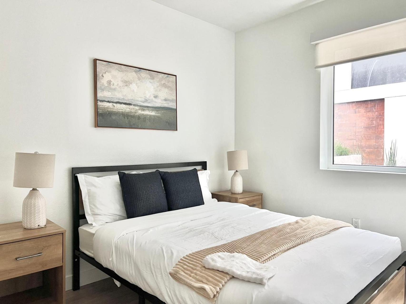 Отель Chic Urban Retreat In Heart Of La, Steps From Attractions! Лос-Анджелес Экстерьер фото